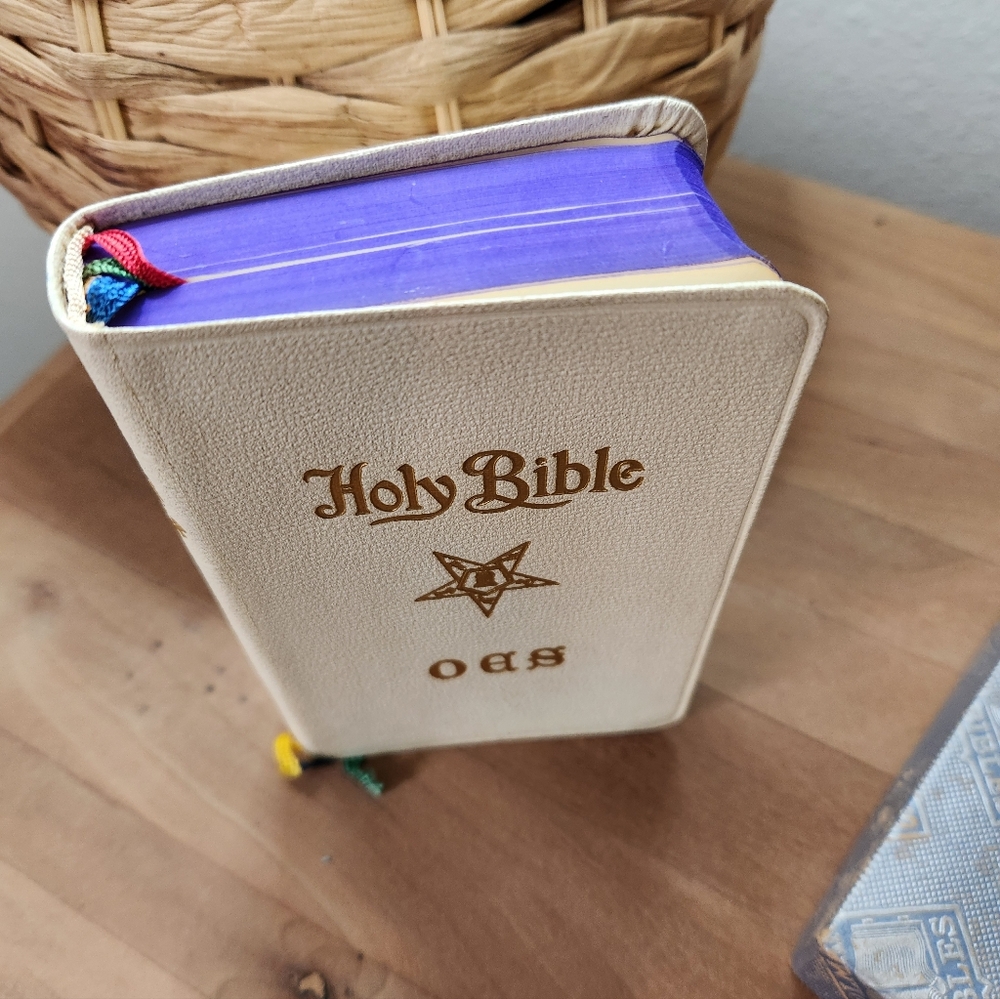Holy Bible Masonic Edition AJ Holman Company Circa 1940 - Picture 3 of 5